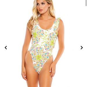 NWT🔥Luli Fama one piece thong bathing suit sz M. Runs small